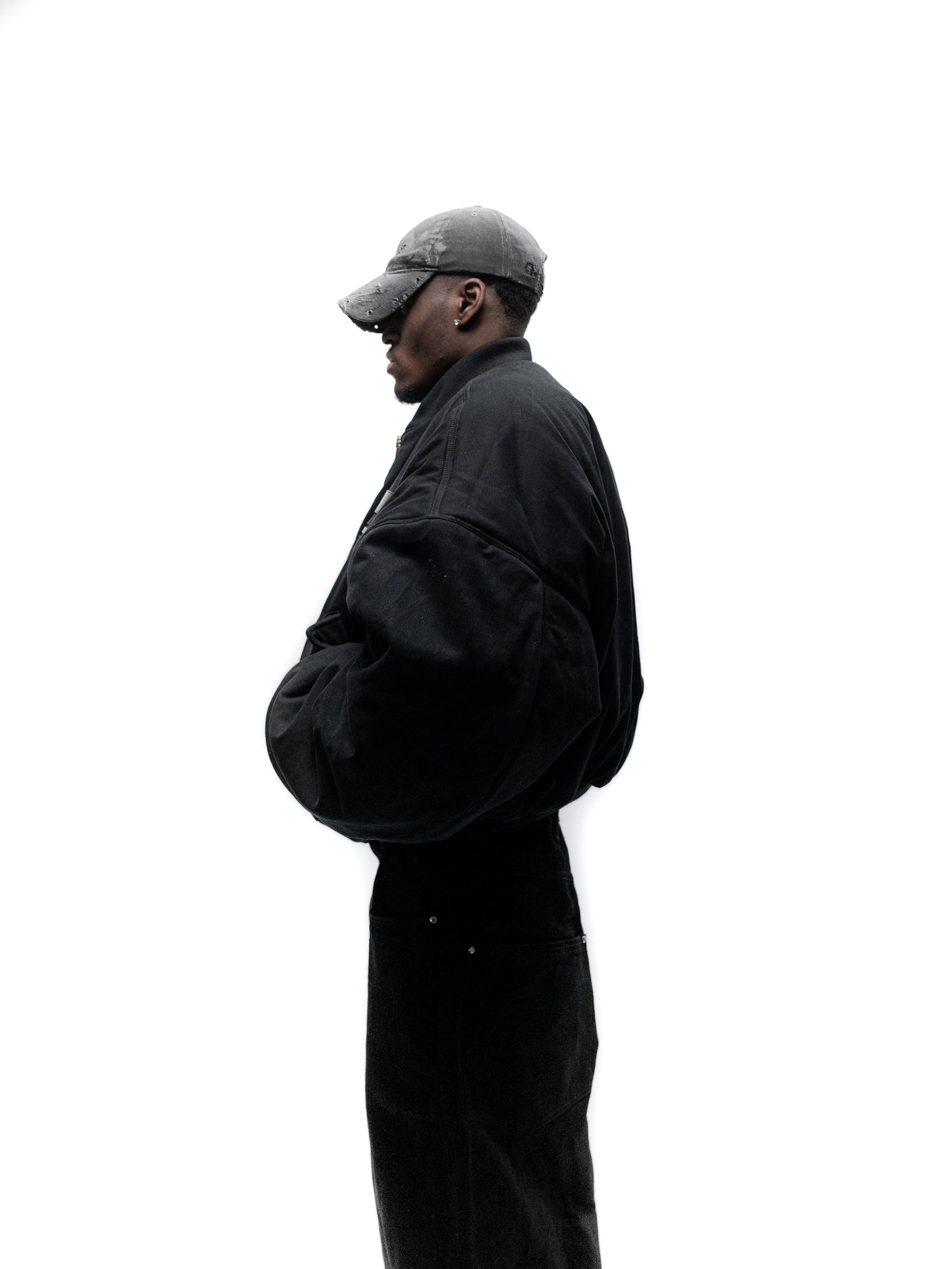 OVERSIZED BOMBER JACKET (BLACK)